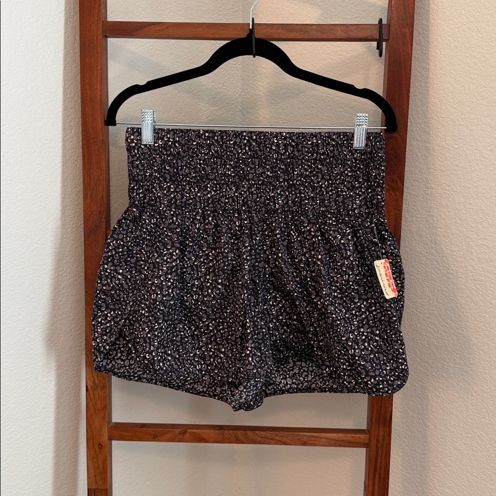 Free People Movement Leopard Print The Way Home Shorts NWT Size Large - Picture 1 of 9